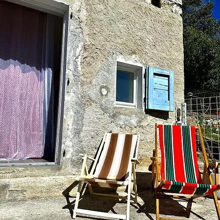 The House On The Hill 1 Panoramic View Retreat Access Via Historic Stone Stairway Lägenhet Colonno